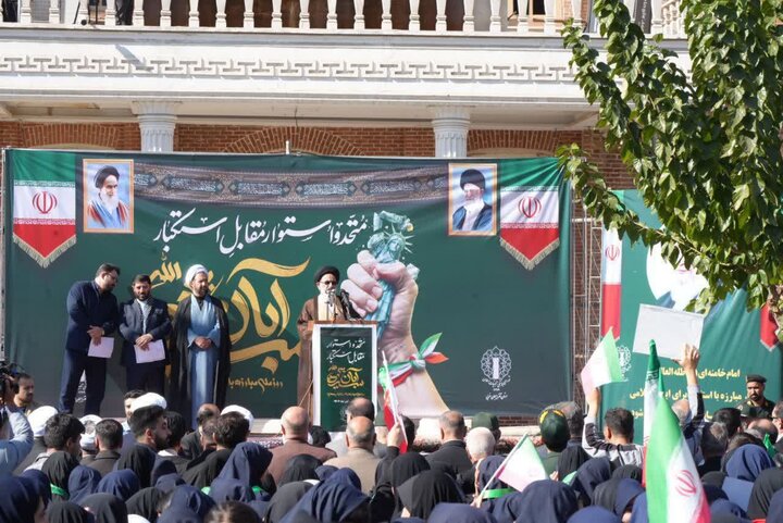 راهپیمایی یوم الله ۱۳ آبان و روز دانش آموز در ارومیه
