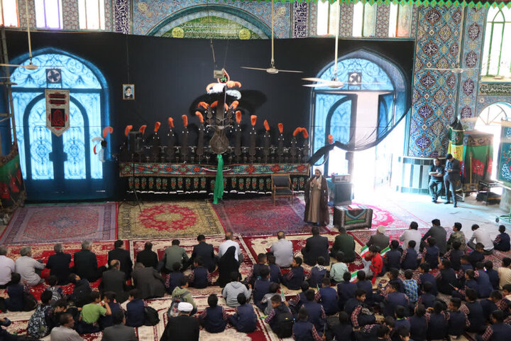 راهپیمایی روز دانش آموز و بزرگداشت ۱۳ آبان در شهر زیدآباد