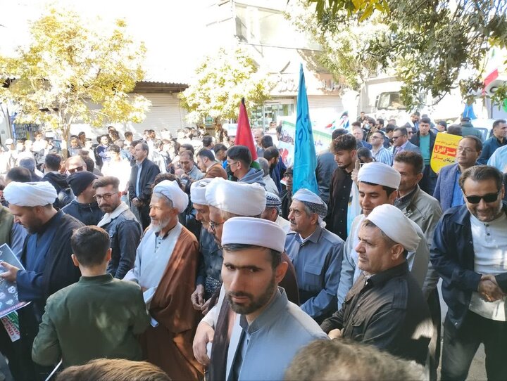 حضور مردم بوکان در راهپیمایی ۱۳ آبان
