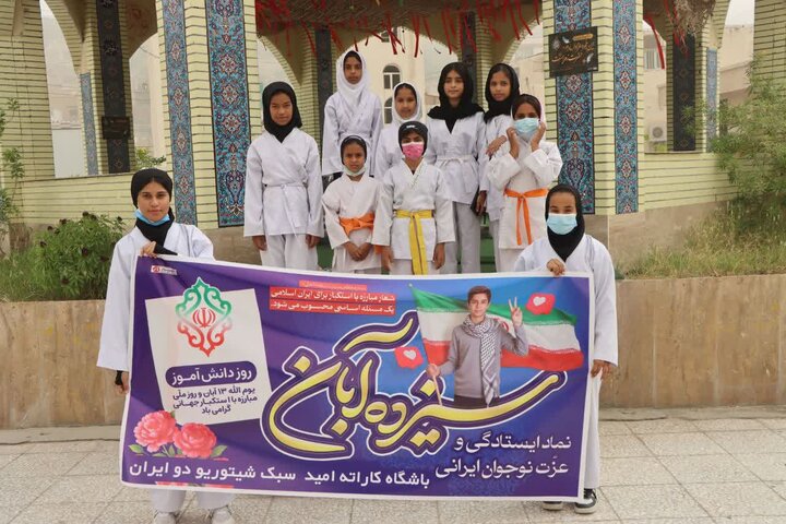 تصاویر/  مراسم ۱۳ آبان روز دانش آموز و روزه مبارزه ملی استکبار جهانی