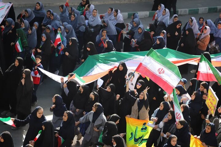 تصاویر/خروش ضد استکباری و ضد صهیونیستی مردم اراک در یوم‌الله ۱۳ آبان