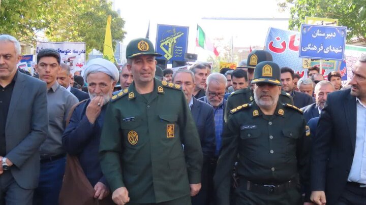 راهپیمایی یوم الله ۱۳ آبان در شهرستان شاهین دژ
