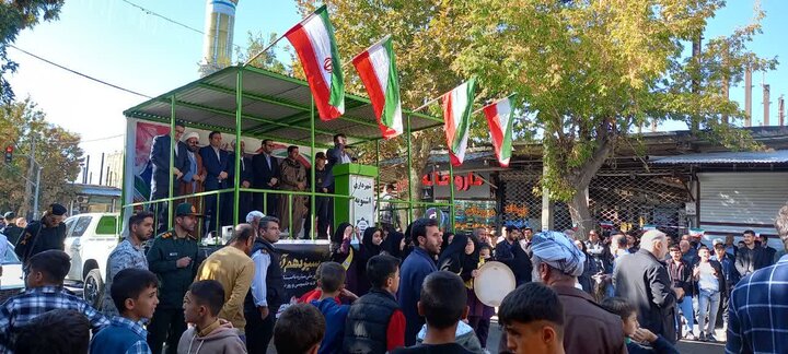 تصاویر/ حضور پرشور مردم شهرستان سردشت در راهپیمایی روز 13 آبان ماه