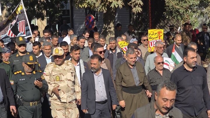 تصاویر/ حضور پرشور مردم شهرستان سردشت در راهپیمایی روز 13 آبان ماه