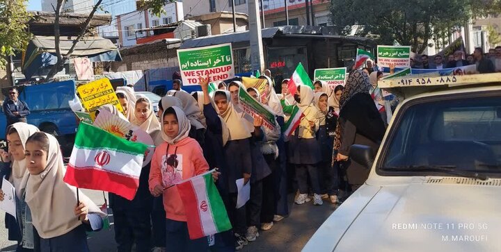 تصاویر/ حضور پرشور مردم شهرستان سردشت در راهپیمایی روز 13 آبان ماه