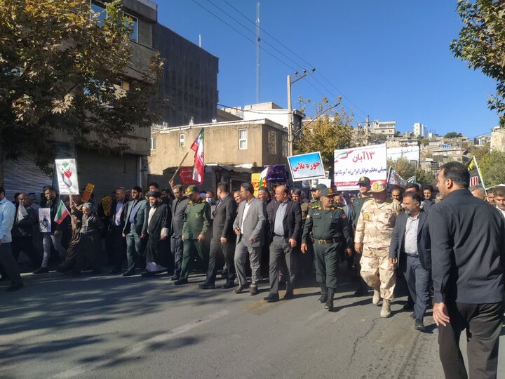 تصاویر/ حضور پرشور مردم شهرستان سردشت در راهپیمایی روز 13 آبان ماه