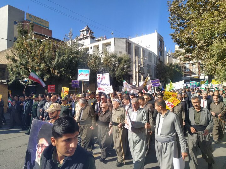 تصاویر/ حضور پرشور مردم شهرستان سردشت در راهپیمایی روز 13 آبان ماه