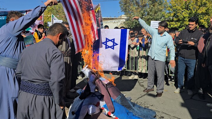 تصاویر/ حضور پرشور مردم شهرستان سردشت در راهپیمایی روز 13 آبان ماه