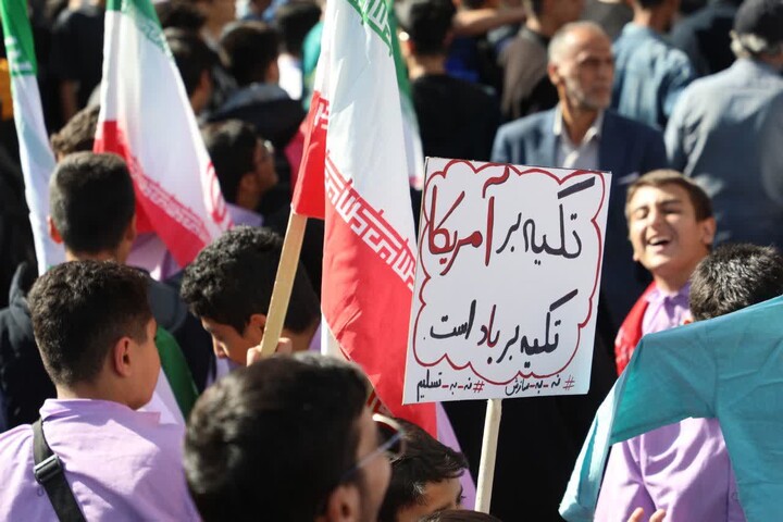 تصاویر/ راهپیمایی ۱۳ آبان، روز استکبارستیزی و فریاد استقلال ملت ایران در سمنان
