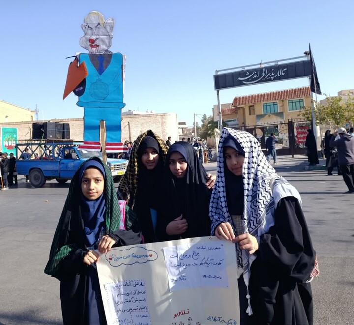 تصاویر/ راهپیمایی ۱۳ آبان، روز استکبارستیزی و فریاد استقلال ملت ایران در سمنان