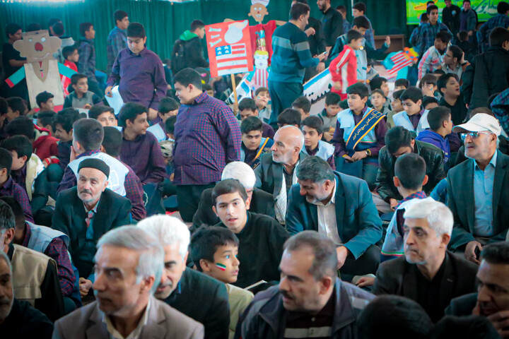 حضور طلاب و روحانیون شهرستان بهار در راهپیمایی ۱۳ آبان؛ تجدید عهد با آرمان‌های امام و انقلاب