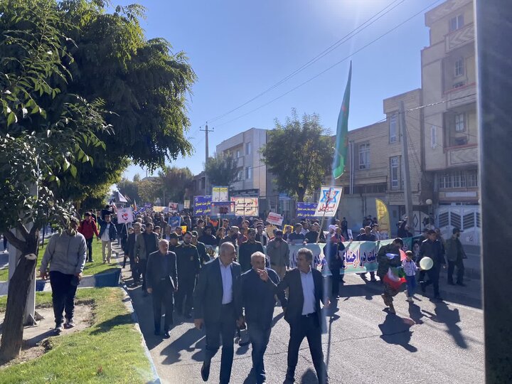 تصاویر/ برگزاری راهپیمایی روز ملی مبارزه با استکبار جهانی در نقده
