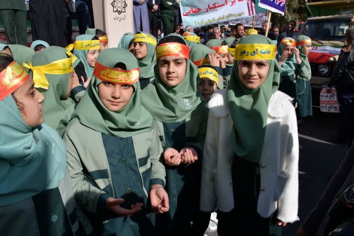 تصاویر/  راهپیمایی یوم الله ۱۳ آبان، روز ملی مبارزه با استکبار جهانی در سلماس