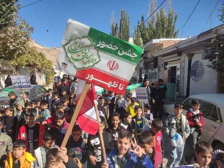 تصاویر/ مراسم راهپیمایی یوم الله سیزدهم آبان درجوشقان قالی