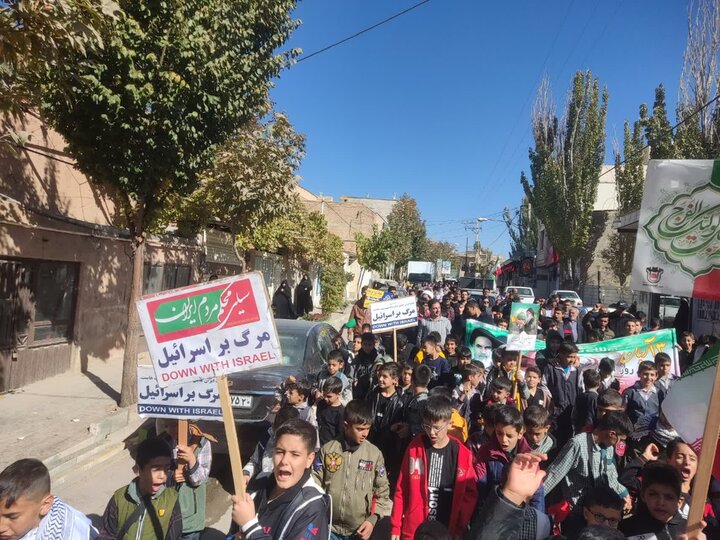 تصاویر/ مراسم راهپیمایی یوم الله سیزدهم آبان درجوشقان قالی