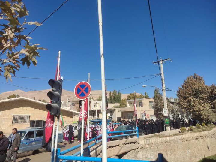 تصاویر/ مراسم راهپیمایی یوم الله سیزدهم آبان درجوشقان قالی