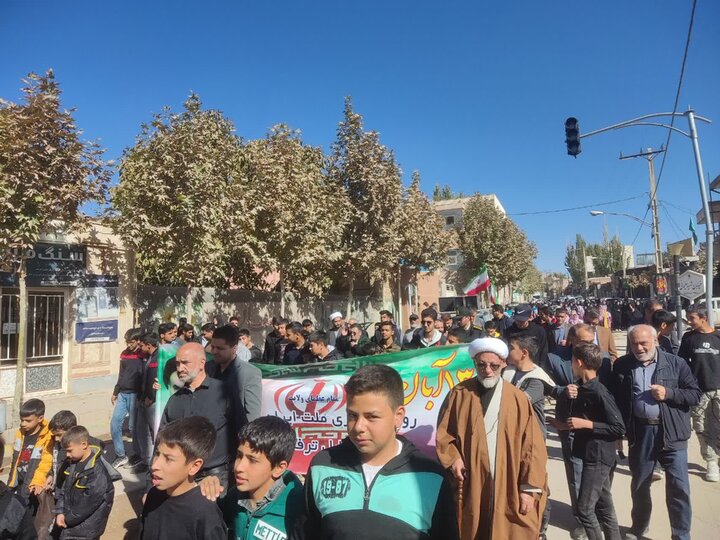 تصاویر/ مراسم راهپیمایی یوم الله سیزدهم آبان درجوشقان قالی