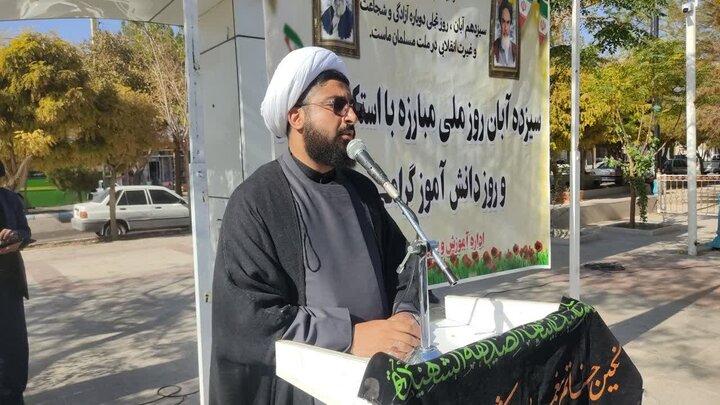 تصاویر/ راهپیمایی روز دانش آموز و بزرگداشت ۱۳ آبان در شهر کشکوئیه