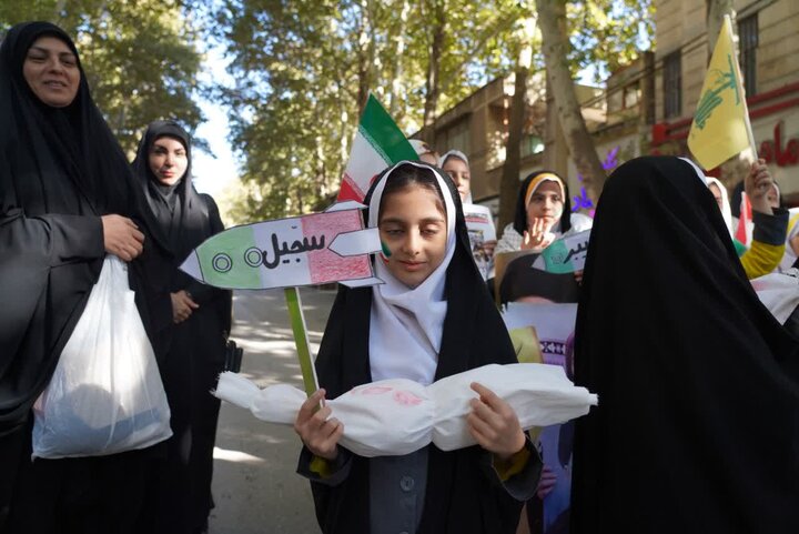 تصاویر/راهپیمایی یوم الله ۱۳ آبان در خرم آباد