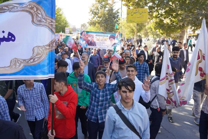 تصاویر/راهپیمایی یوم الله ۱۳ آبان در خرم آباد