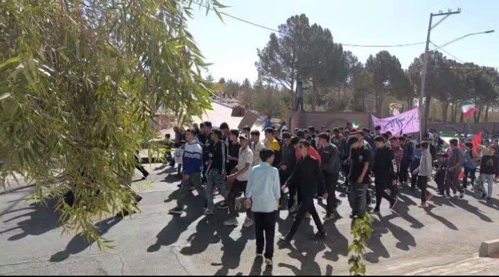 تصاویر/ راهپیمایی روز دانش آموز و بزرگداشت ۱۳ آبان در شهر خانوک