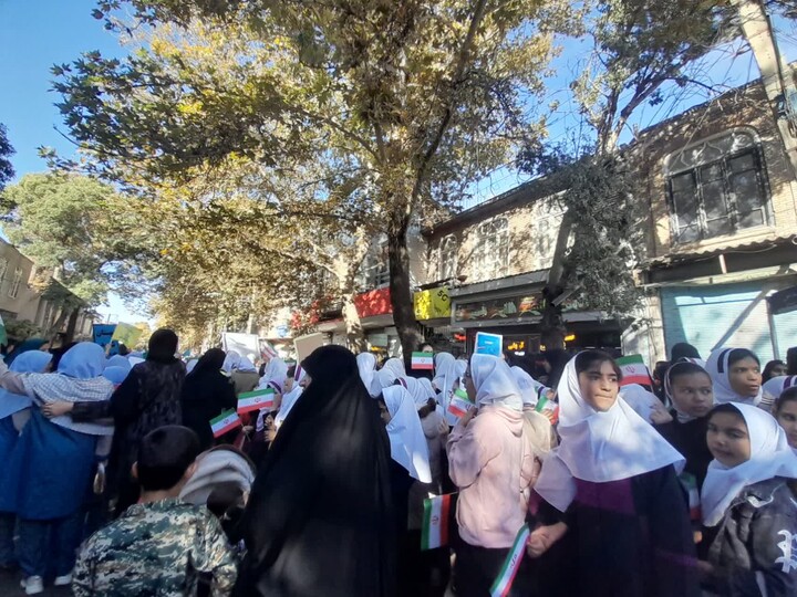 تصاویر/ راهپیمایی یوم الله ۱۳ آبان در مراغه