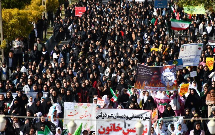 تصاویر/ راهپیمایی روز 13 آبان در ماکو