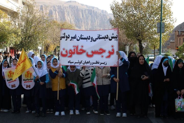 تصاویر/ راهپیمایی روز 13 آبان در ماکو