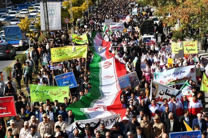 تصاویر/ راهپیمایی روز 13 آبان در ماکو