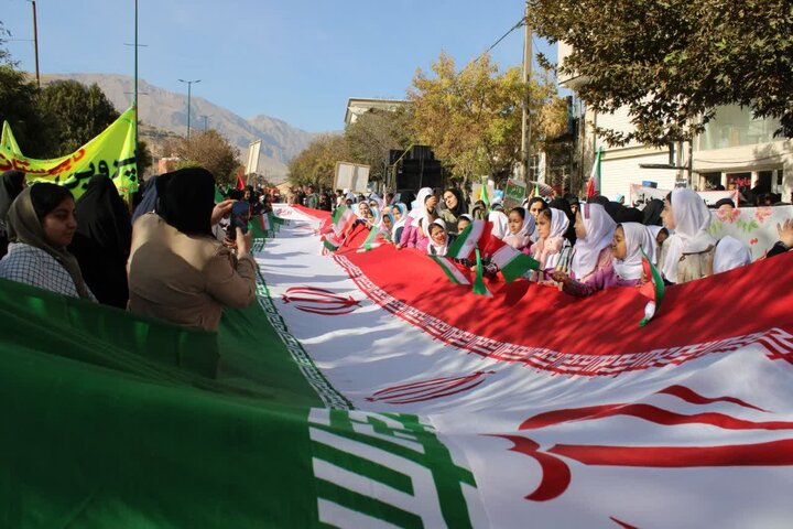 تصاویر/ راهپیمایی روز 13 آبان در ماکو