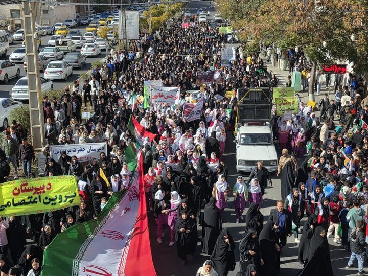 تصاویر/ راهپیمایی روز 13 آبان در ماکو