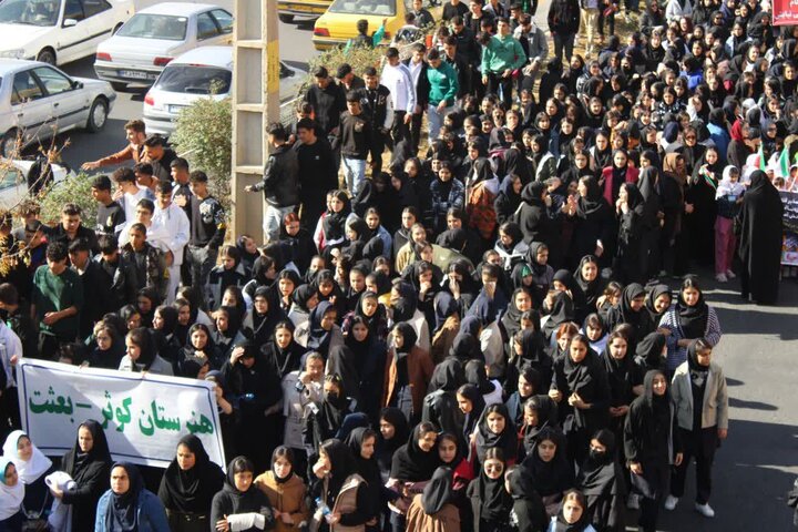 تصاویر/ راهپیمایی روز 13 آبان در ماکو