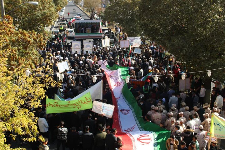 تصاویر/ راهپیمایی روز 13 آبان در ماکو