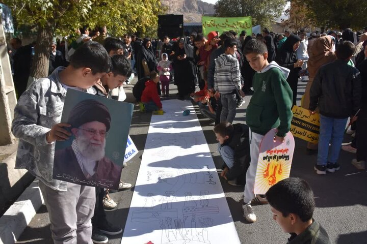 تصاویر/ راهپیمایی روز 13 آبان در ماکو