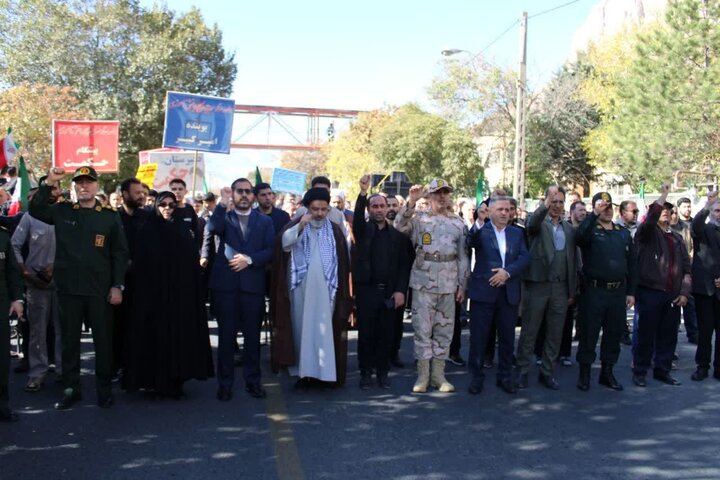 تصاویر/ راهپیمایی روز 13 آبان در ماکو