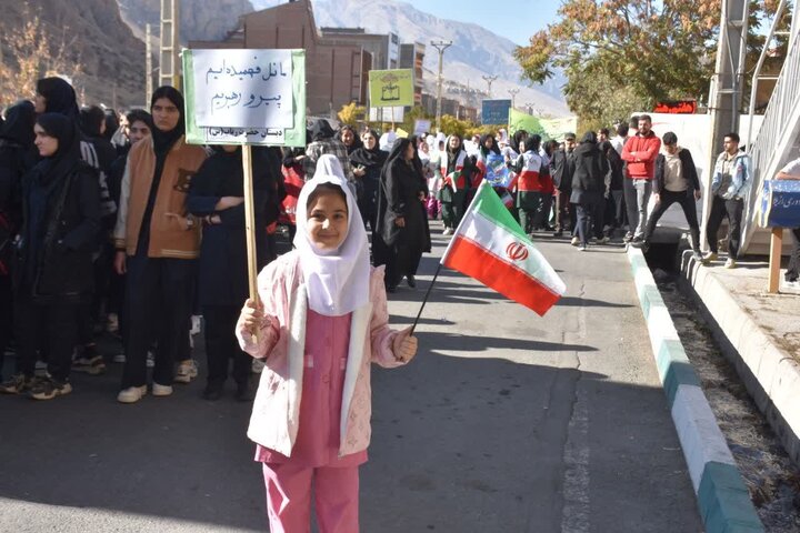 تصاویر/ راهپیمایی روز 13 آبان در ماکو