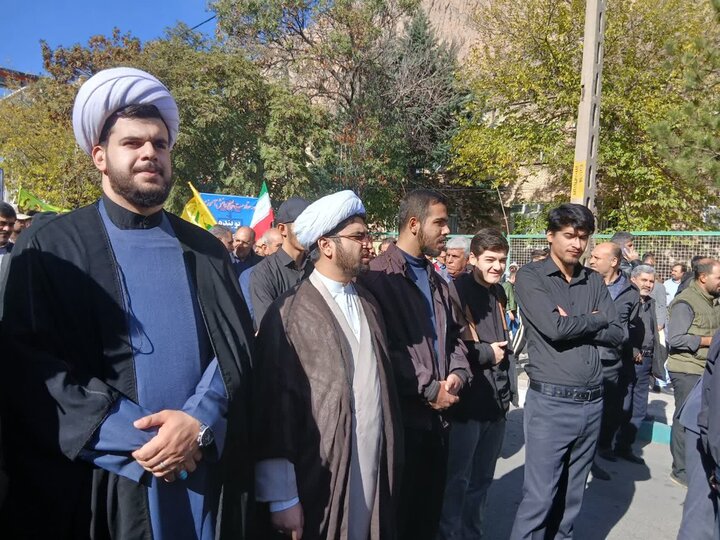 تصاویر/ راهپیمایی روز 13 آبان در ماکو