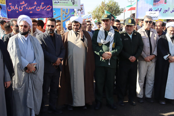 تصاویر/  راهپیمایی یوم الله ۱۳ آبان  در باروق