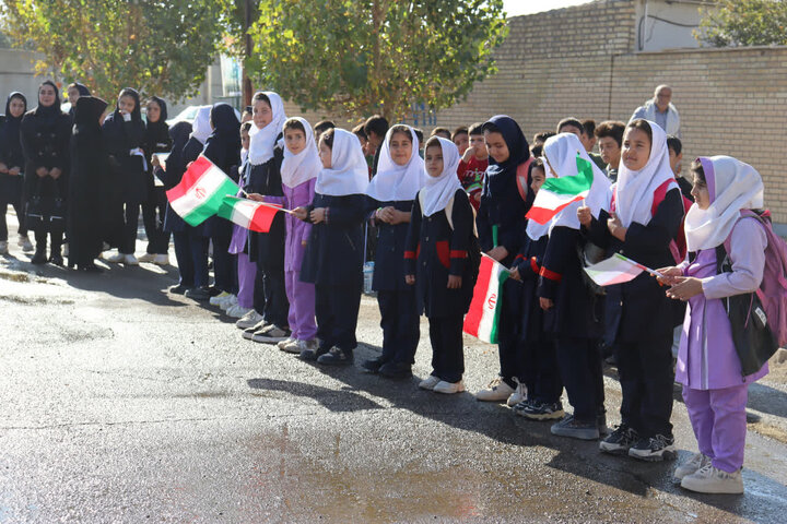 تصاویر/  راهپیمایی یوم الله ۱۳ آبان  در باروق