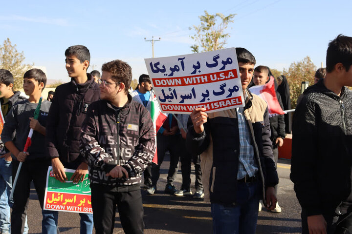 تصاویر/  راهپیمایی یوم الله ۱۳ آبان  در باروق