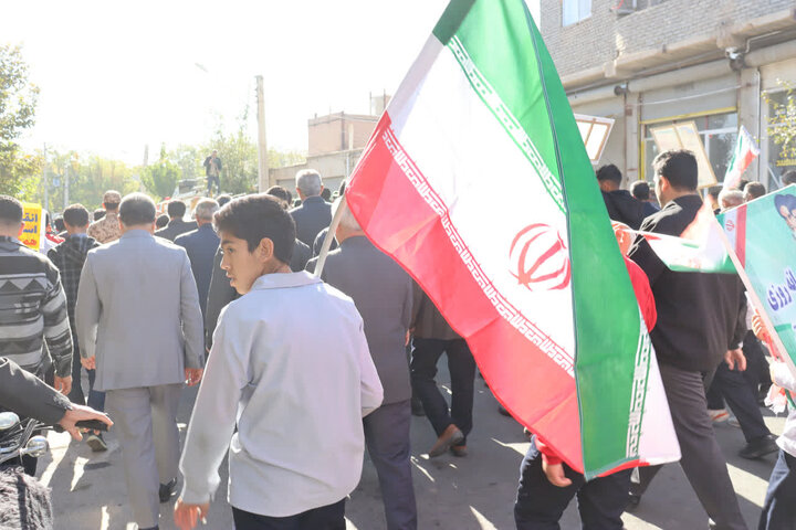 تصاویر/  راهپیمایی یوم الله ۱۳ آبان  در باروق