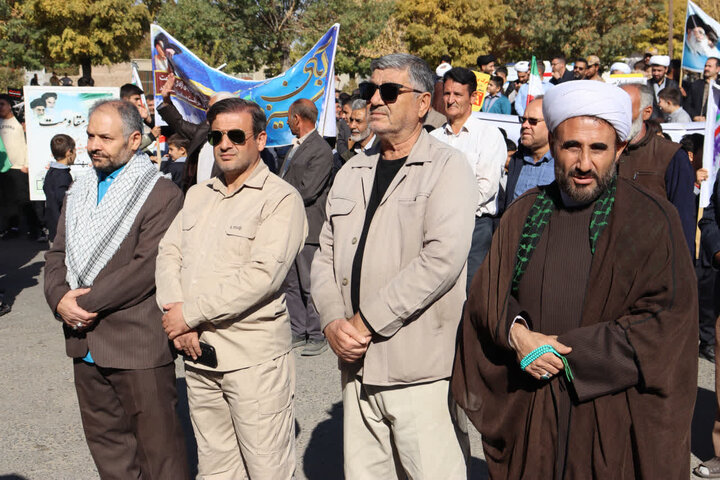 تصاویر/  راهپیمایی یوم الله ۱۳ آبان  در باروق