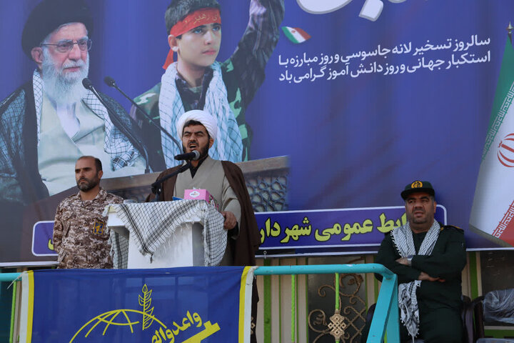 تصاویر/  راهپیمایی یوم الله ۱۳ آبان  در باروق