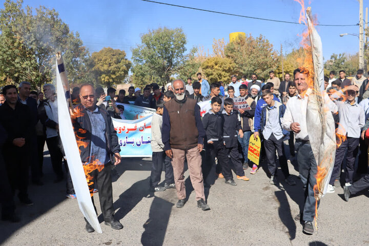 تصاویر/  راهپیمایی یوم الله ۱۳ آبان  در باروق