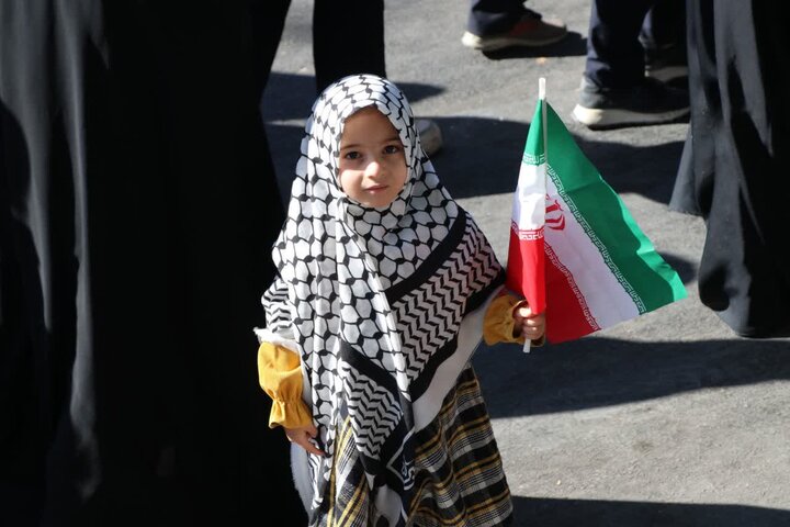 تصاویر/راهپیمایی مردم بروجرد در یوم الله آبان