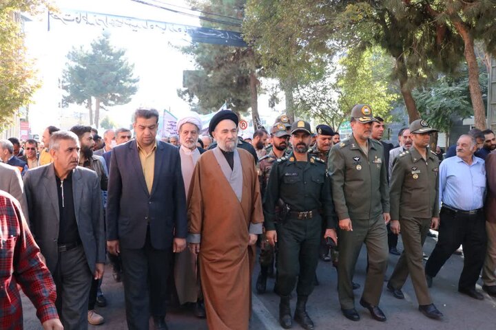 تصاویر/راهپیمایی مردم بروجرد در یوم الله آبان