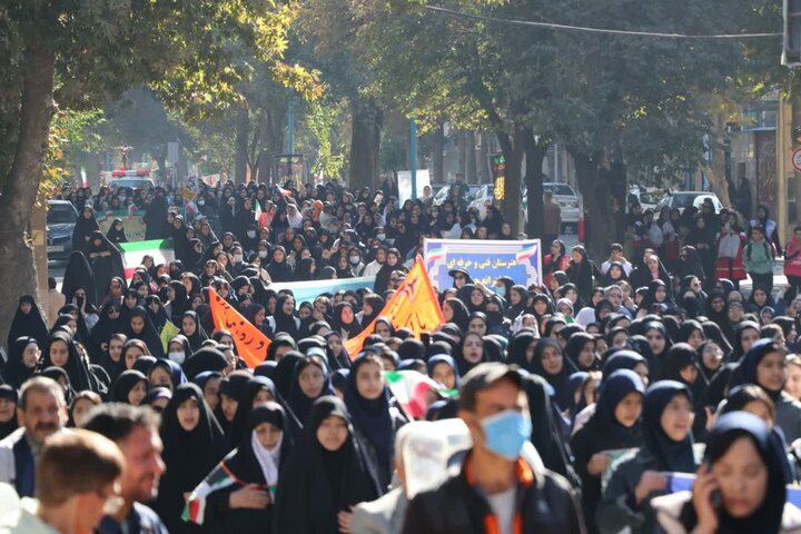 تصاویر/راهپیمایی مردم بروجرد در یوم الله آبان