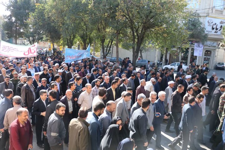 تصاویر/راهپیمایی مردم بروجرد در یوم الله آبان