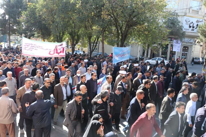 تصاویر/راهپیمایی مردم بروجرد در یوم الله آبان