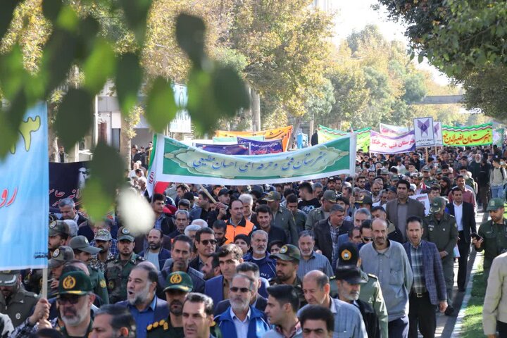 تصاویر/راهپیمایی مردم بروجرد در یوم الله آبان